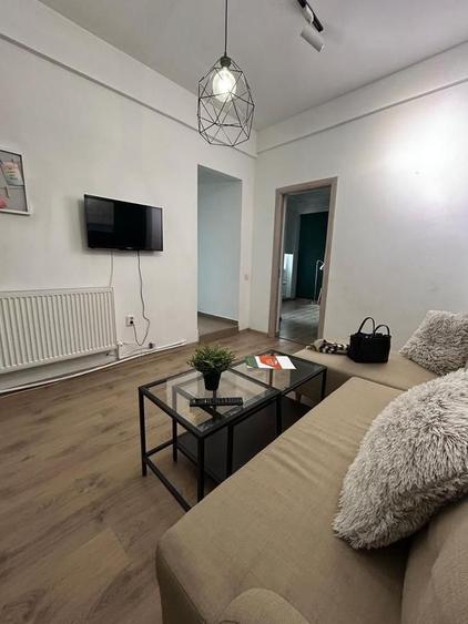Apartament cu 2 camere semidecomandat, mobilat în P-ța Rosetti