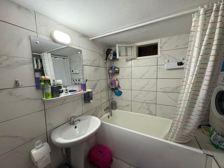 Casă individuală cu 4 camere cu Canalizare în Lazaret