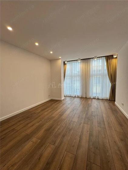 Casă cu Teren 425 Mp în Mărăști