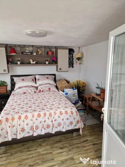 Casă cu 2 camere cu Teren 1686 Mp în Central