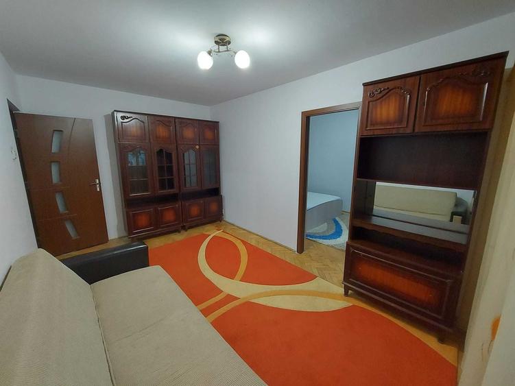 Apartament cu 3 camere semidecomandat în Alexandru cel Bun