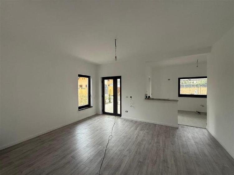 Casă cu 4 camere cu Teren 500 Mp în Valea Lupului