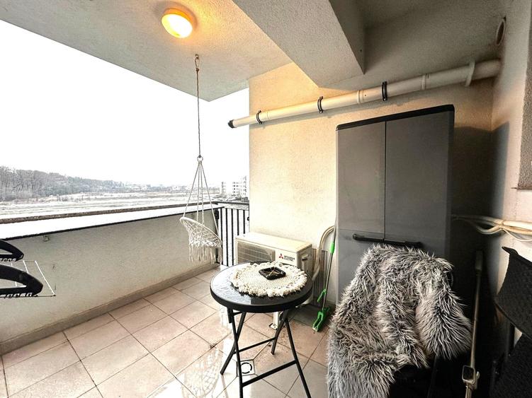 Apartament cu 3 camere semidecomandat, mobilat în Băneasa