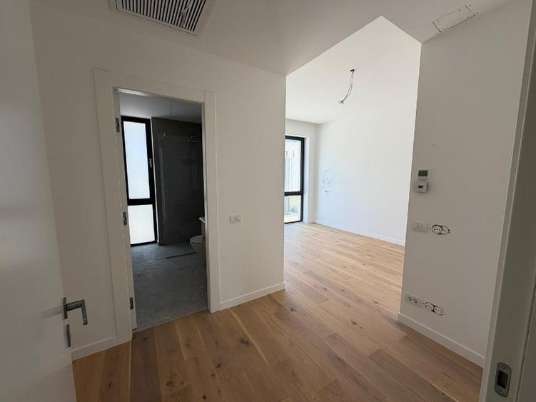 Casă individuală cu 5 camere cu Canalizare în Central