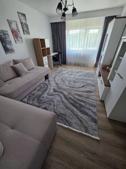 Apartament cu 3 camere decomandat, mobilat în Girocului