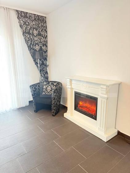 Apartament cu 3 camere semidecomandat, mobilat în Central