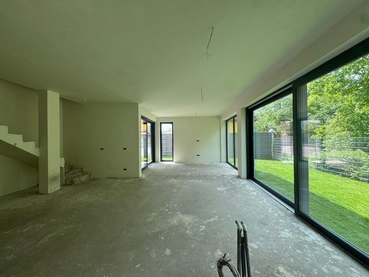 Duplex cu 4 camere cu Canalizare în Libertății