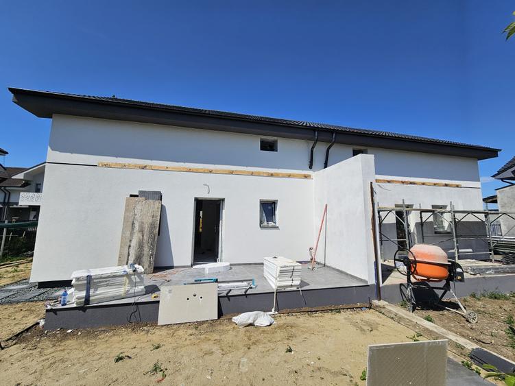 Duplex cu 4 camere cu Canalizare în Moșnița Veche