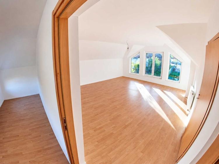 Casă cu 3 camere în Gârdani