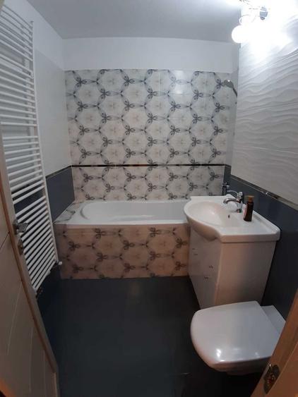 Apartament cu 3 camere decomandat în Florești