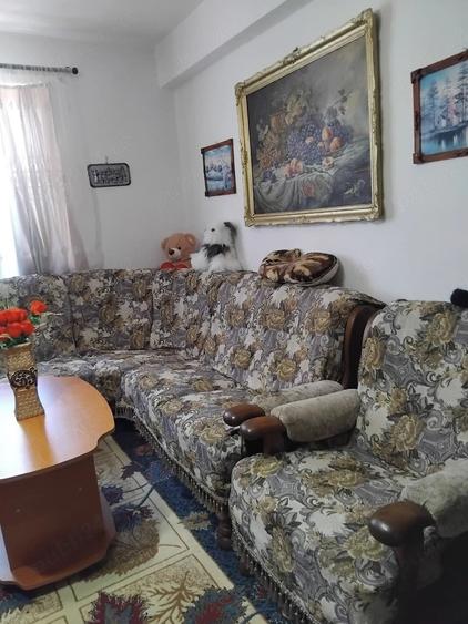 Apartament cu 3 camere semidecomandat în Exterior Vest