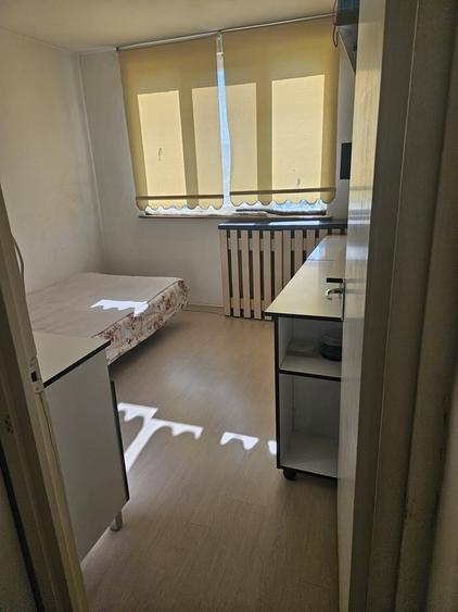 Apartament cu 3 camere semidecomandat în Străulești