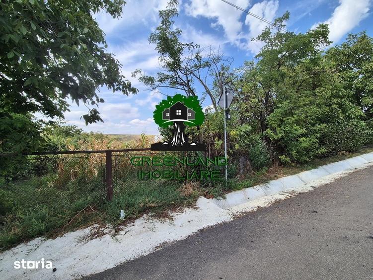 Teren de 2000 mp, în Aroneanu