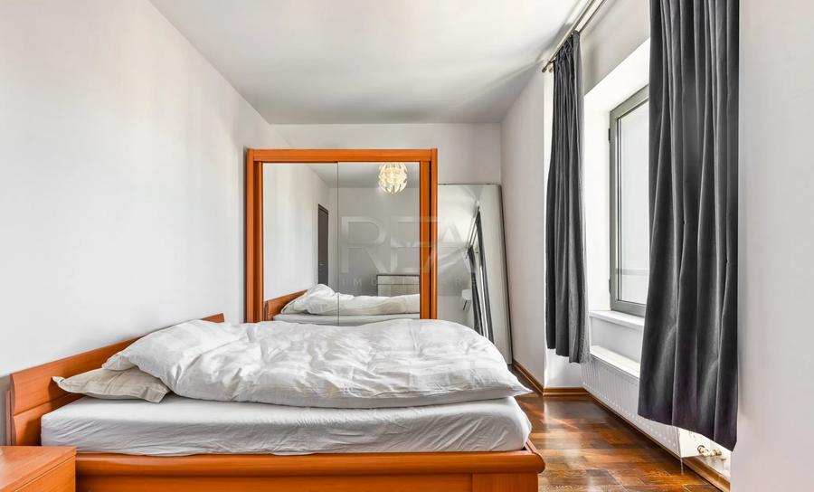 Apartament cu 3 camere semidecomandat, mobilat în Titulescu