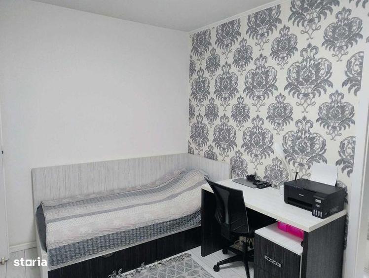 Apartament cu 3 camere semidecomandat în Nufărul