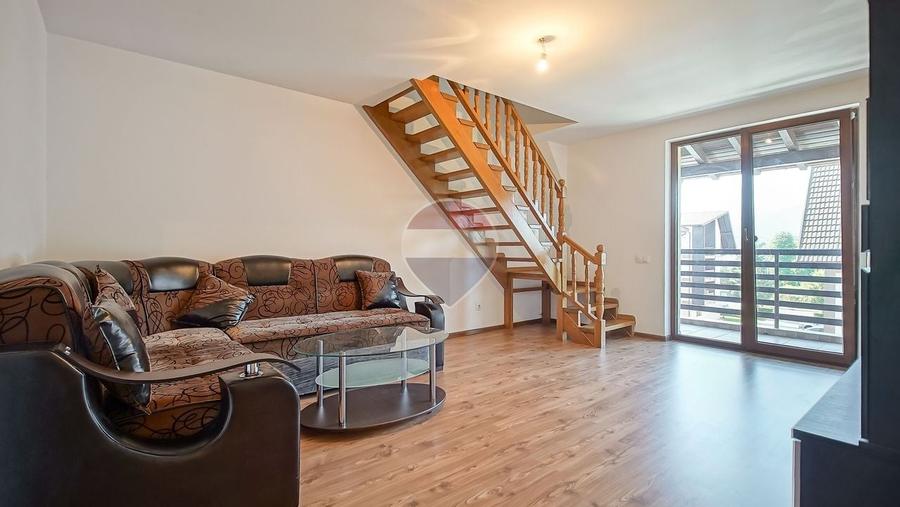 Apartament cu 3 camere decomandat, mobilat în Tractorul