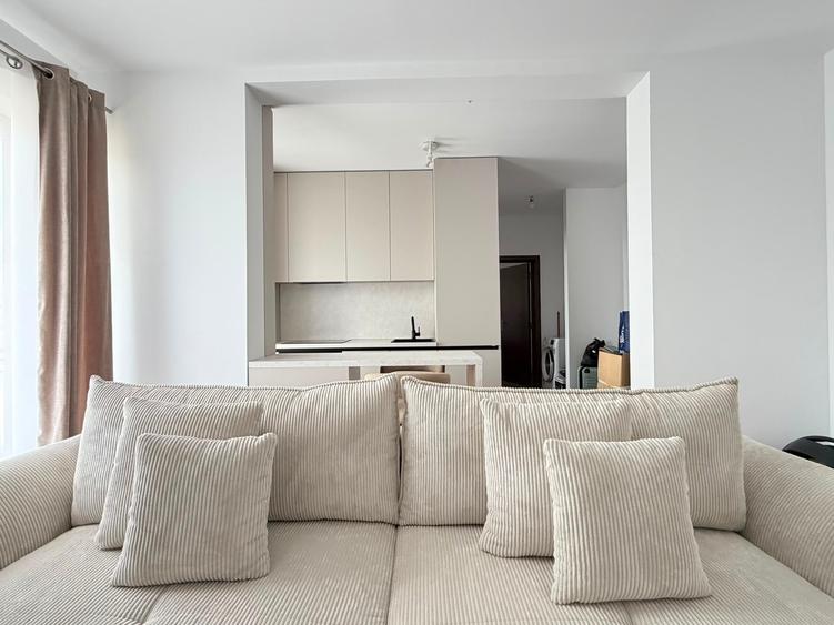 Apartament cu 2 camere decomandat în Girocului