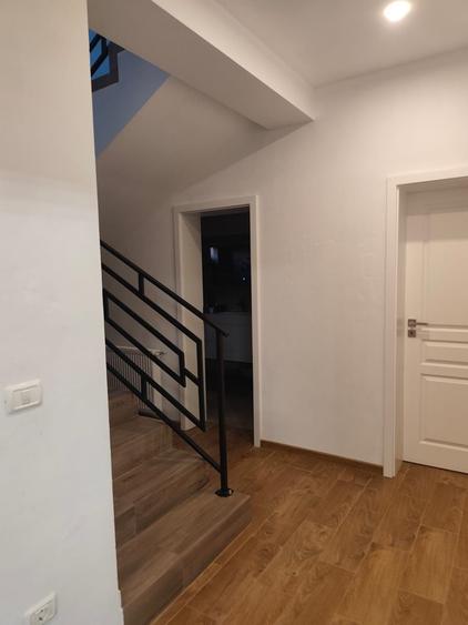 Casă cu 4 camere în Săcălaz