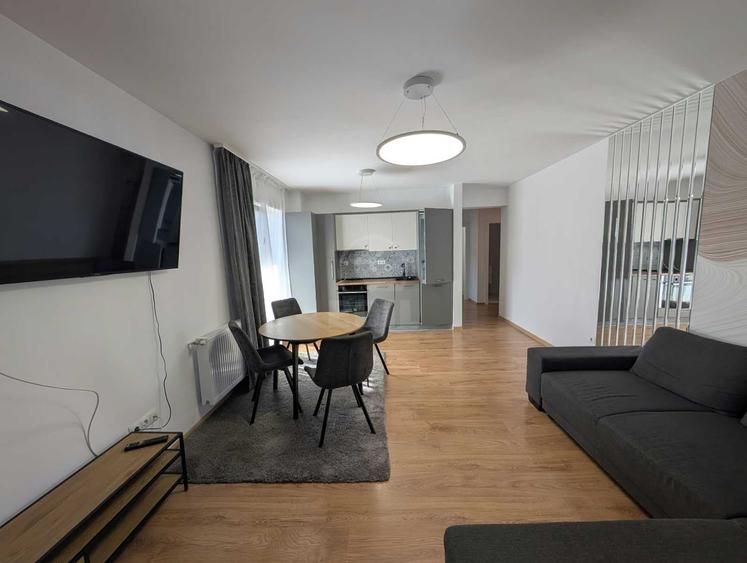 Apartament cu 3 camere semidecomandat în Florești