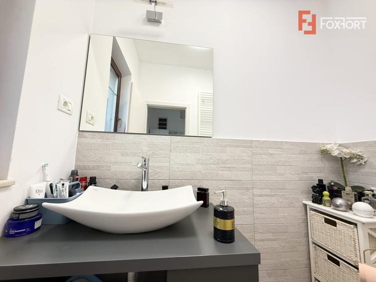 Duplex cu 5 camere cu Canalizare în Aradului