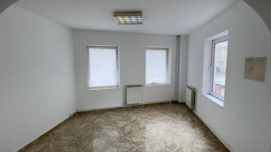Casă individuală cu 4 camere cu Canalizare în P-ța Unirii