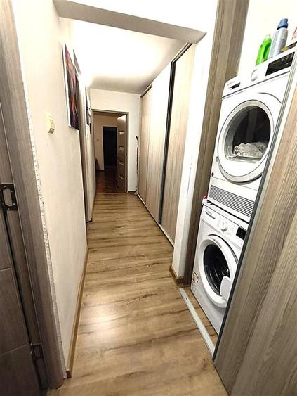 Apartament cu 3 camere semidecomandat, mobilat în Micro 3