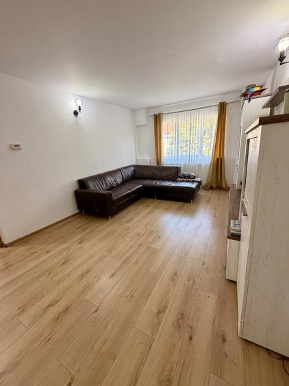 Apartament cu 3 camere decomandat, mobilat în Lipovei
