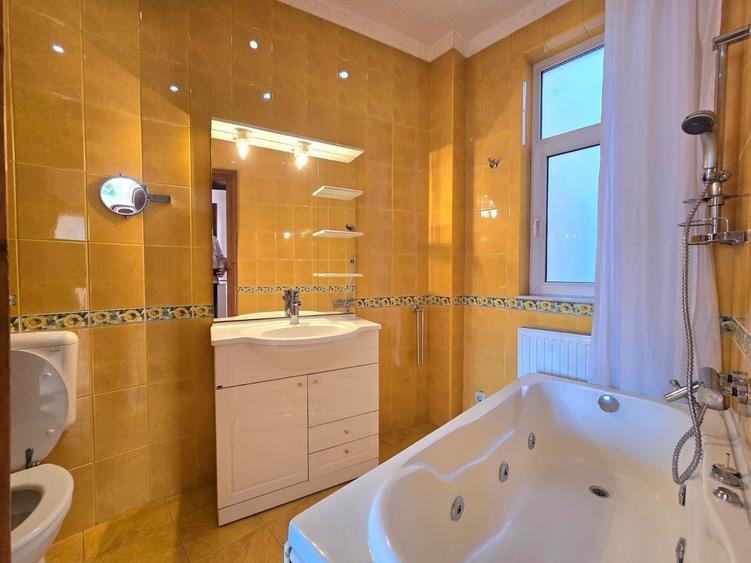 Casă cu 5 camere cu Teren 250 Mp în Dorobanți
