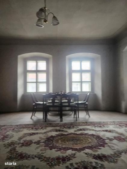Apartament cu 3 camere în Orașul de Jos