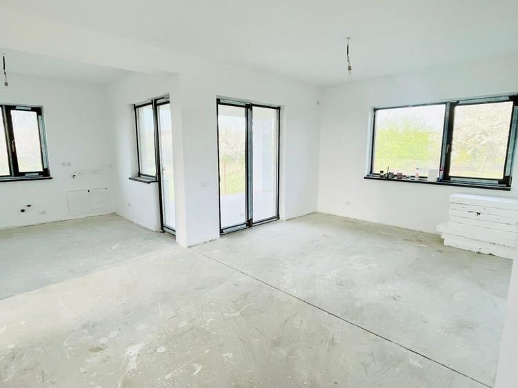 Casă individuală cu 4 camere cu Teren 500 Mp în Corbeanca