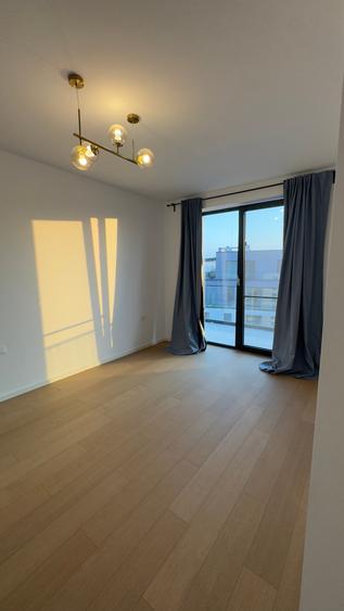 Apartament cu 4 camere decomandat în Băneasa