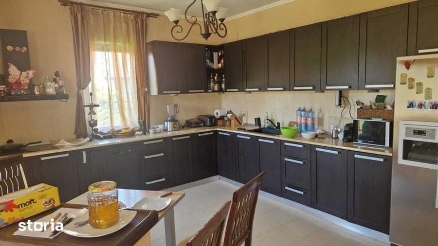 Casă cu 4 camere cu Teren 450 Mp în Central