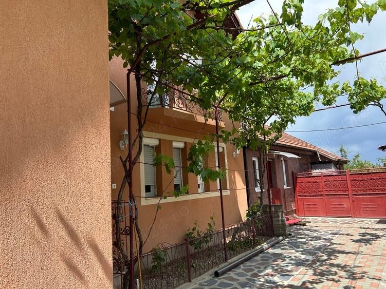 Casă cu 6 camere cu Teren 2700 Mp în Bocsig