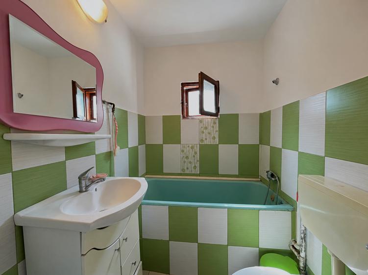 Casă individuală cu 5 camere cu Canalizare în Ovidiu