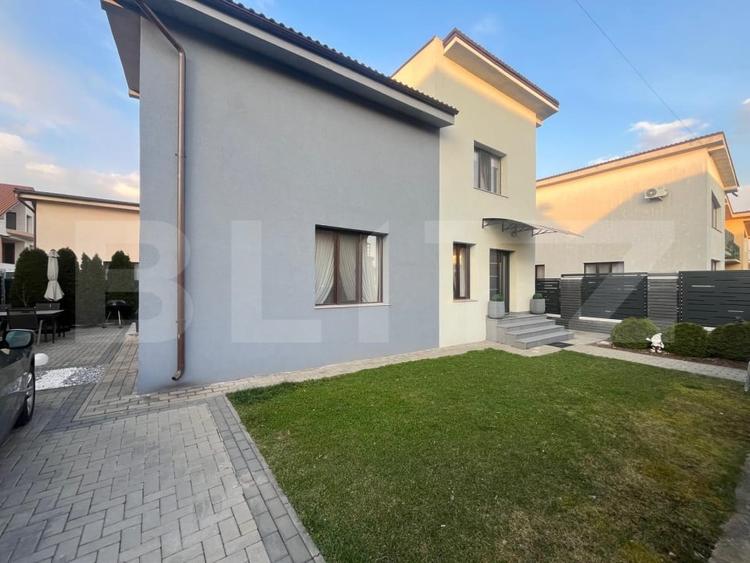 Casă individuală cu 4 camere cu Canalizare în Sud