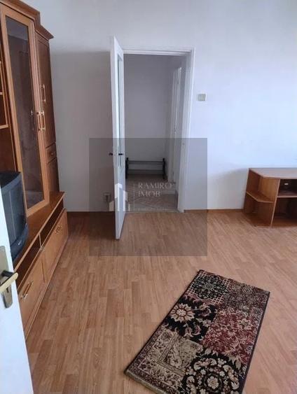 Apartament cu 2 camere semidecomandat în Giurgiului