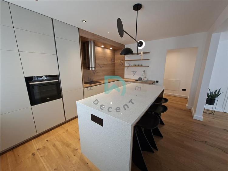 Apartament cu 4 camere decomandat în Drumul Poienii
