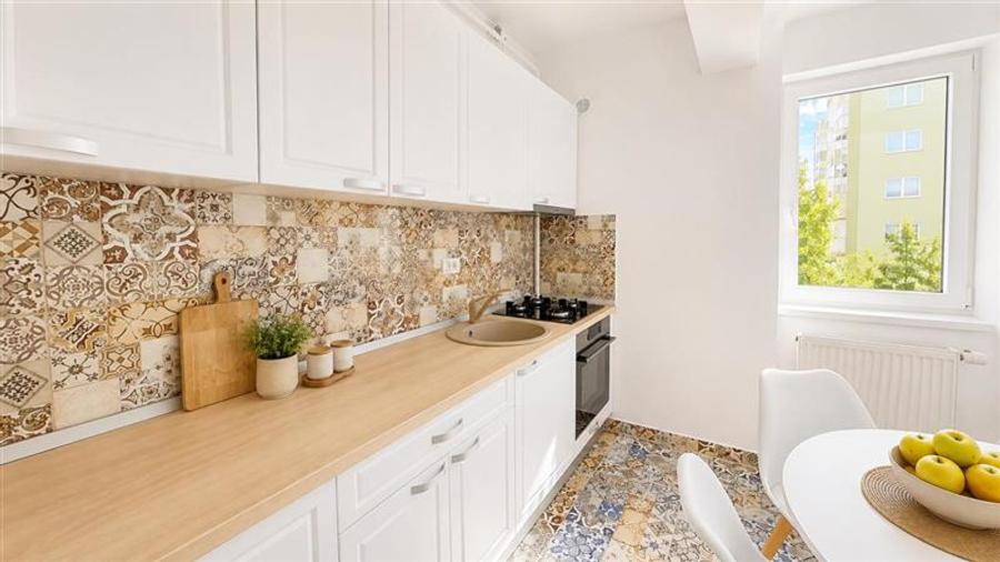 Apartament cu 2 camere decomandat, mobilat în Tractorul