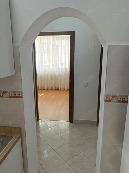 Apartament 2 camere nemobilat, recent renovat, etajul 4, zona bd dacia piatra neamt - 2