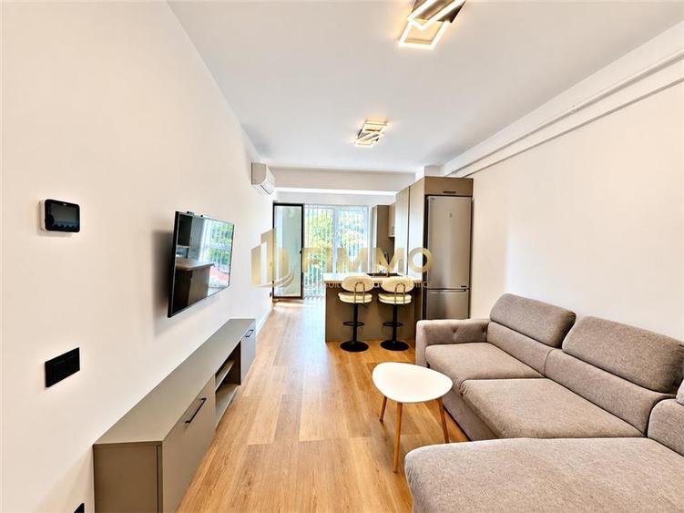 Apartament cu 2 camere semidecomandat, mobilat în Est