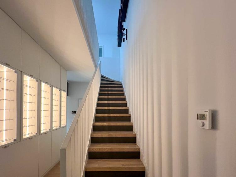 Apartament cu 4 camere semidecomandat în Nord