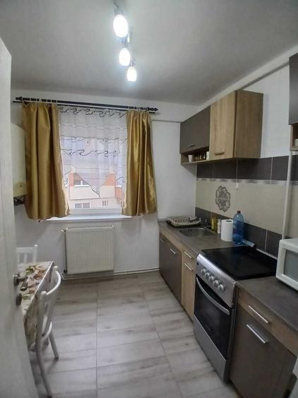Apartament cu 2 camere semidecomandat în Cetate