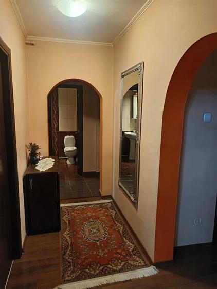 Apartament cu 4 camere decomandat în Central