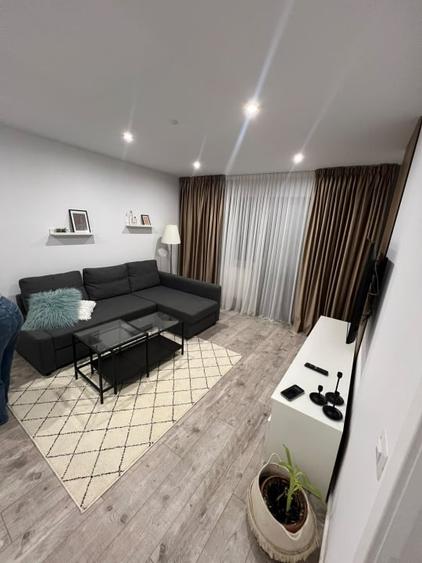 Apartament cu 2 camere decomandat, mobilat în Rovine