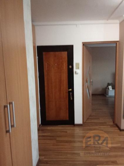 Apartament cu 2 camere decomandat în Valenta