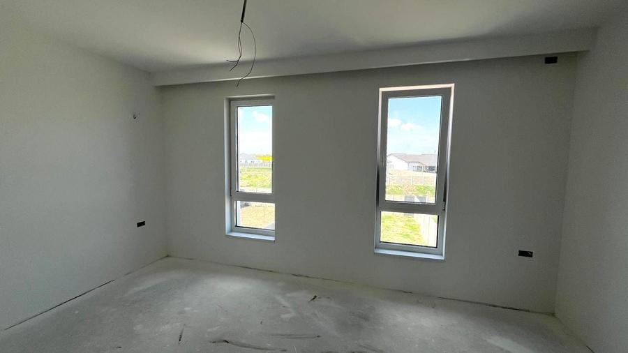 Duplex cu 4 camere cu Canalizare în Urseni