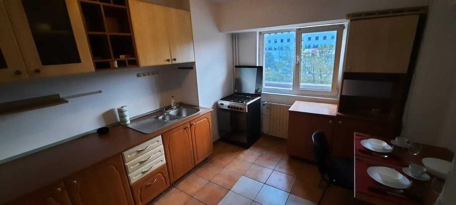 Apartament cu 2 camere decomandat în Victoriei