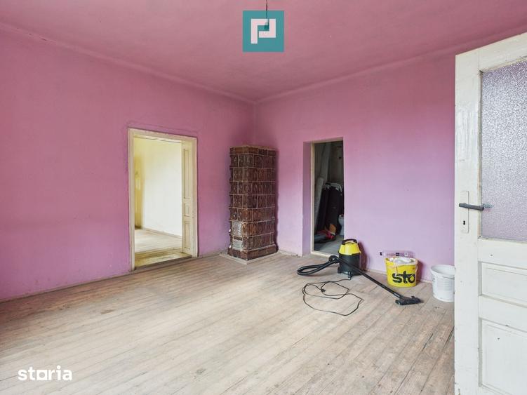 Casă cu 6 camere cu Teren 10439 Mp în Vărădia de Mureș