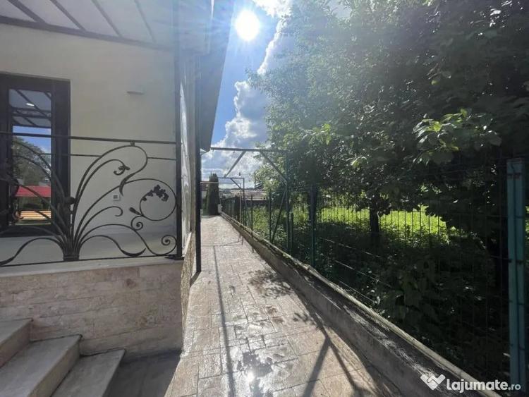 Casă cu 7 camere cu Teren 1042 Mp în Cornu