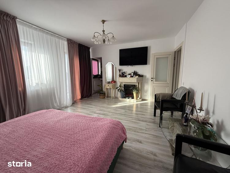 Casă cu 6 camere cu Teren 450 Mp în Central